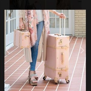 Deux Pêches Vintage Style Suitcase